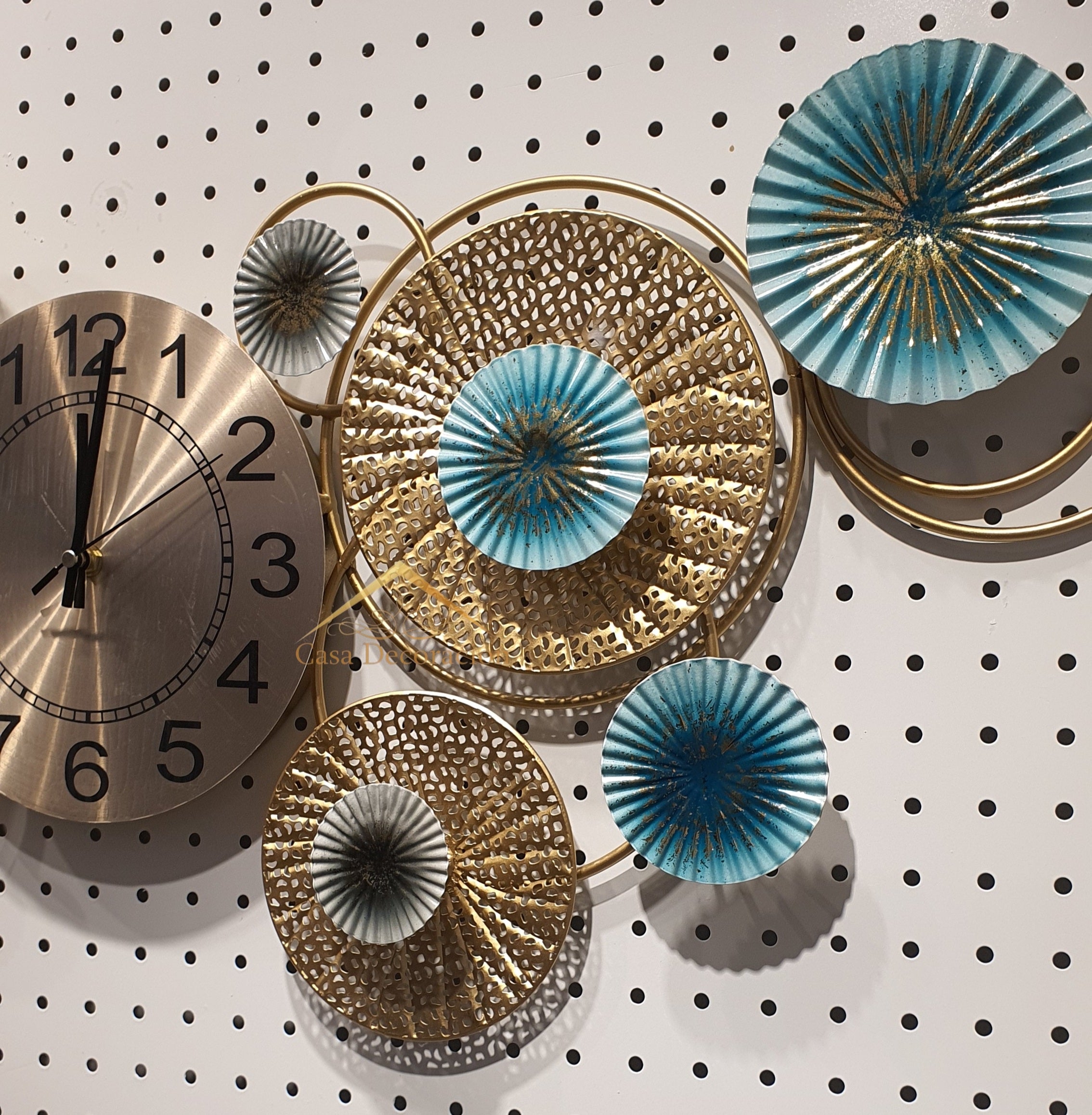 Round Art Horizontal Metal Wall Clock