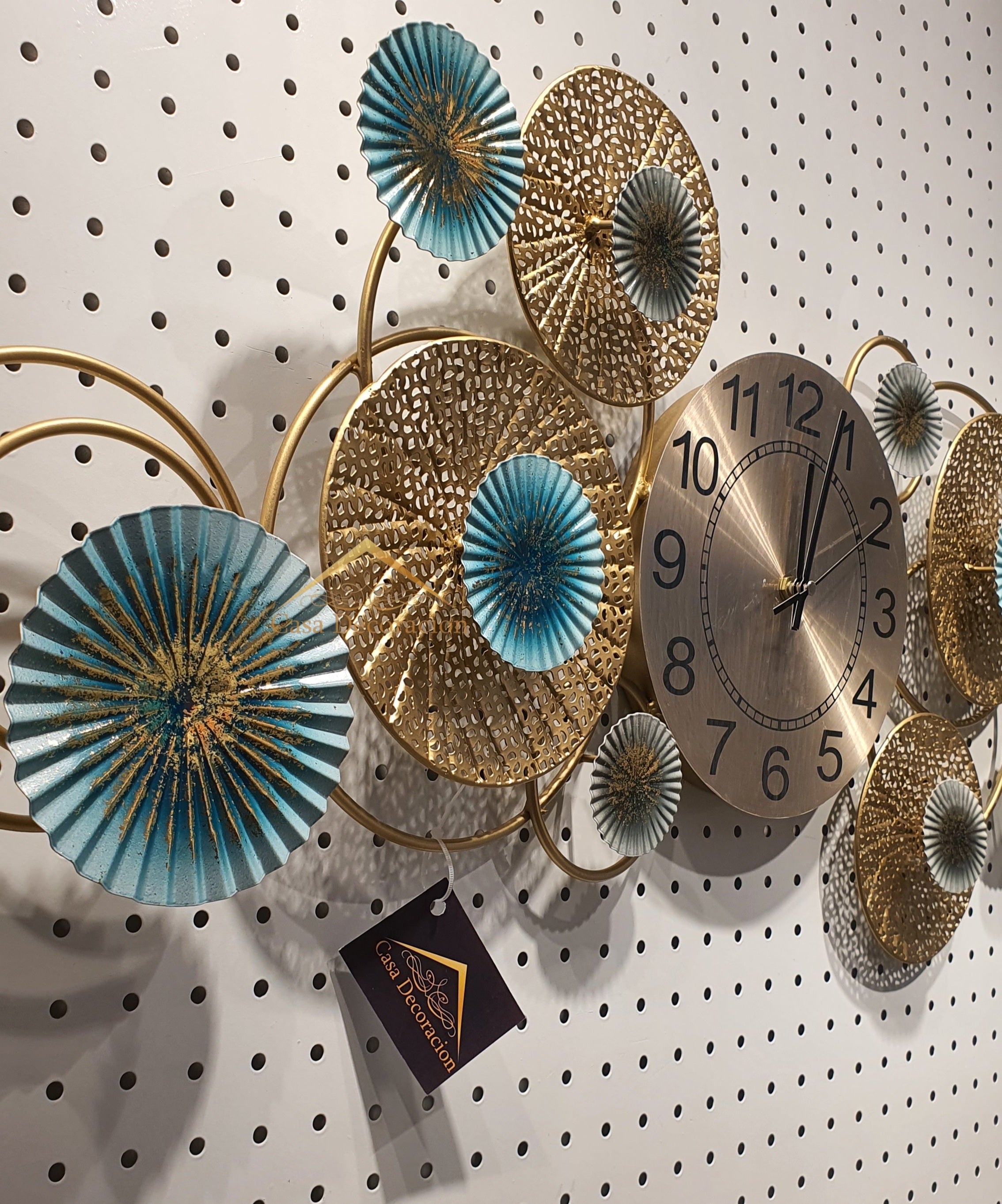 Round Art Horizontal Metal Wall Clock