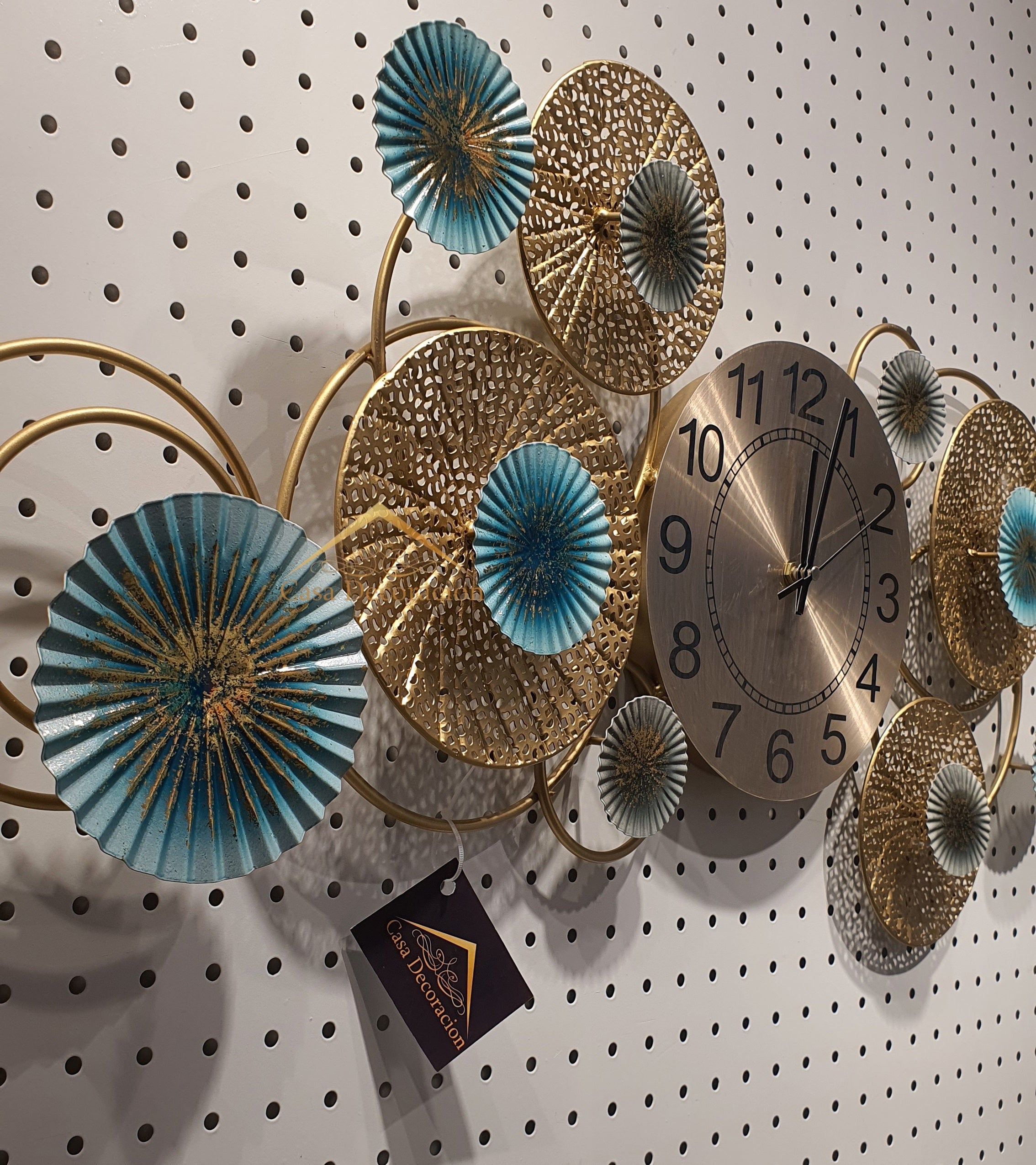 Round Art Horizontal Metal Wall Clock